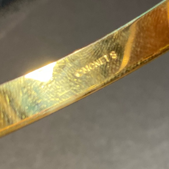 ⚠️ Monet bangle bracelet in gold tones with design - Picture 4 of 5